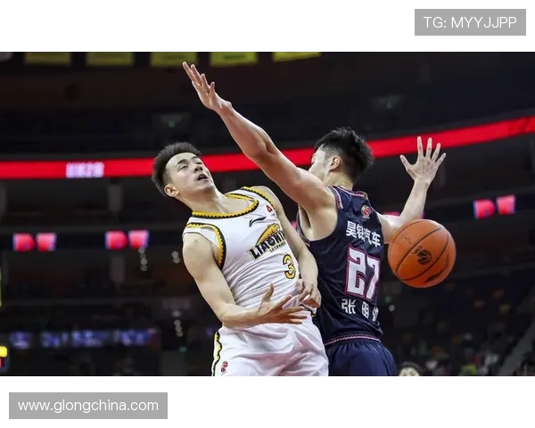 CBA激战上海队对决广东队谁能笑到最后精彩赛事即将上演